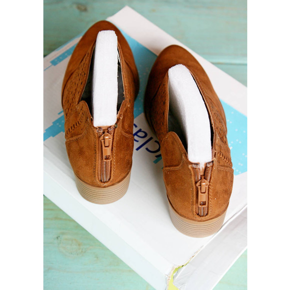 City Classified Chestnut Booties 6 Shoes Cut Outs Ankle Boots Suede Emerge - Picture 5 of 9